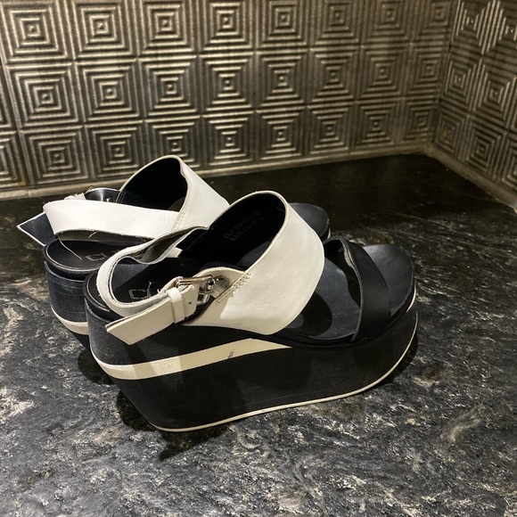 High platform strap sandals - Picture 3 of 4